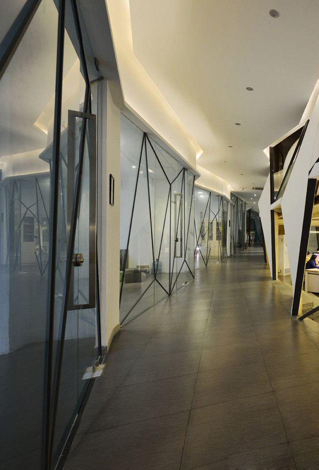 浦東新區(qū)科技風辦公室裝修設(shè)計-第7張圖片-上海古都建筑設(shè)計集團 浦東新區(qū)科技風辦公室裝修設(shè)計-第7張圖片-上海古都建筑設(shè)計集團