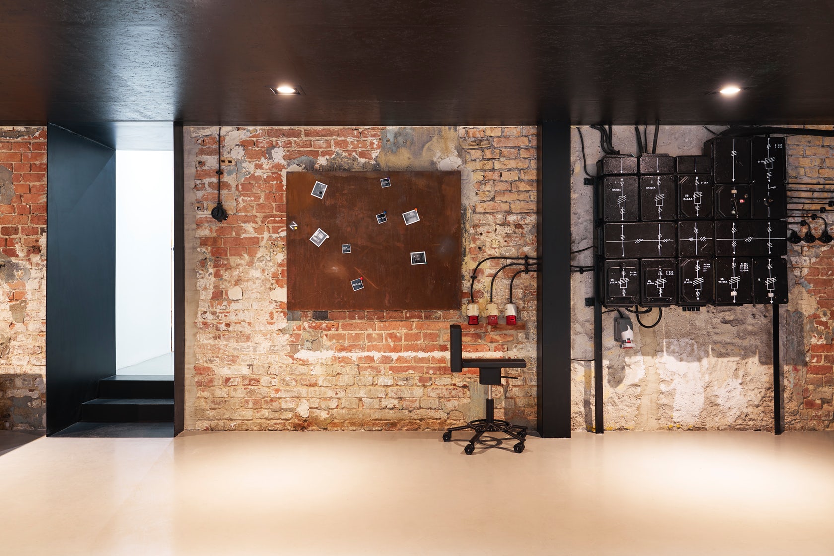 上海辦公室裝修懷舊風(fēng)格攝影棚裝修設(shè)計-第5張圖片-上海古都建筑設(shè)計集團(tuán) 上海辦公室裝修懷舊風(fēng)格攝影棚裝修設(shè)計-第5張圖片-上海古都建筑設(shè)計集團(tuán)