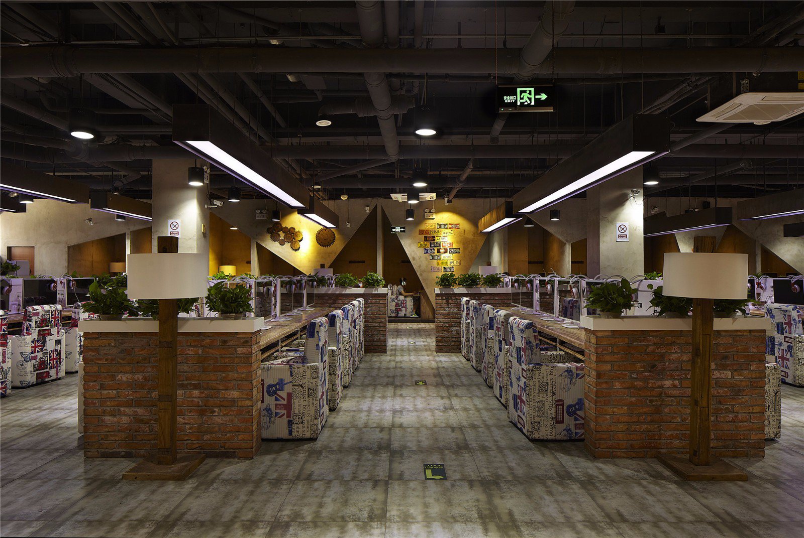 浦東新區(qū)工業(yè)風(fēng)網(wǎng)吧裝修設(shè)計(jì)-第1張圖片-上海古都建筑設(shè)計(jì)集團(tuán) 浦東新區(qū)工業(yè)風(fēng)網(wǎng)吧裝修設(shè)計(jì)-第1張圖片-上海古都建筑設(shè)計(jì)集團(tuán)