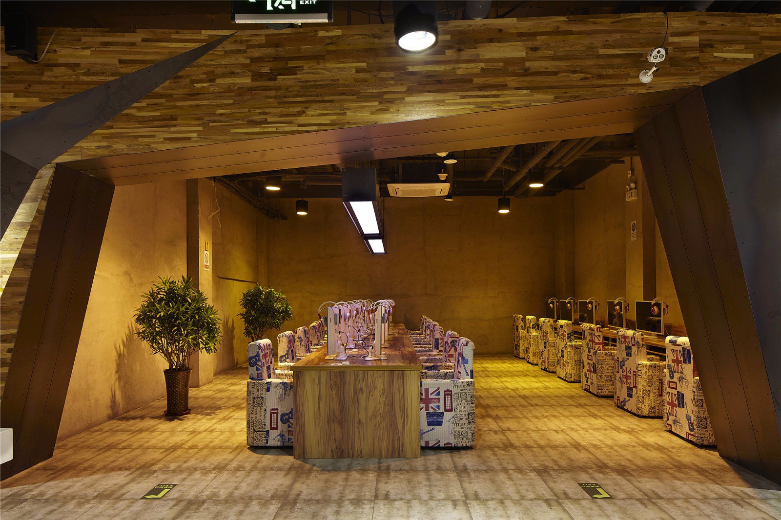 浦東新區(qū)工業(yè)風(fēng)網(wǎng)吧裝修設(shè)計(jì)-第4張圖片-上海古都建筑設(shè)計(jì)集團(tuán) 浦東新區(qū)工業(yè)風(fēng)網(wǎng)吧裝修設(shè)計(jì)-第4張圖片-上海古都建筑設(shè)計(jì)集團(tuán)