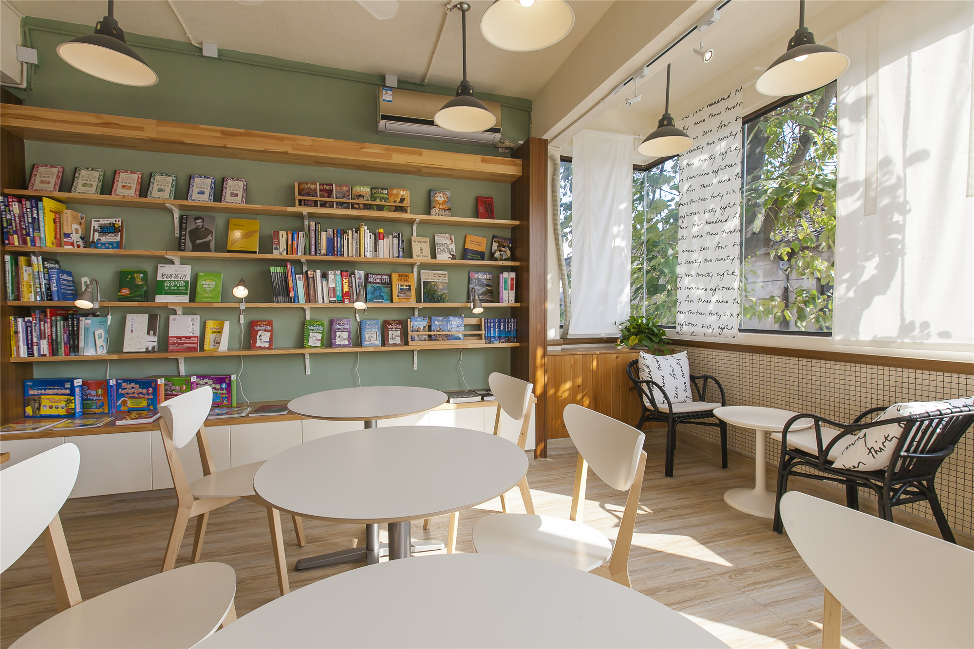 小型簡約書店裝修設計-第2張圖片-上海古都建筑設計集團 小型簡約書店裝修設計-第2張圖片-上海古都建筑設計集團