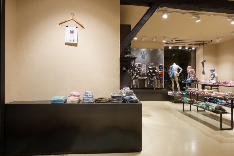 女裝精品店裝修設計-第6張圖片-上海古都建筑設計集團 女裝精品店裝修設計-第6張圖片-上海古都建筑設計集團