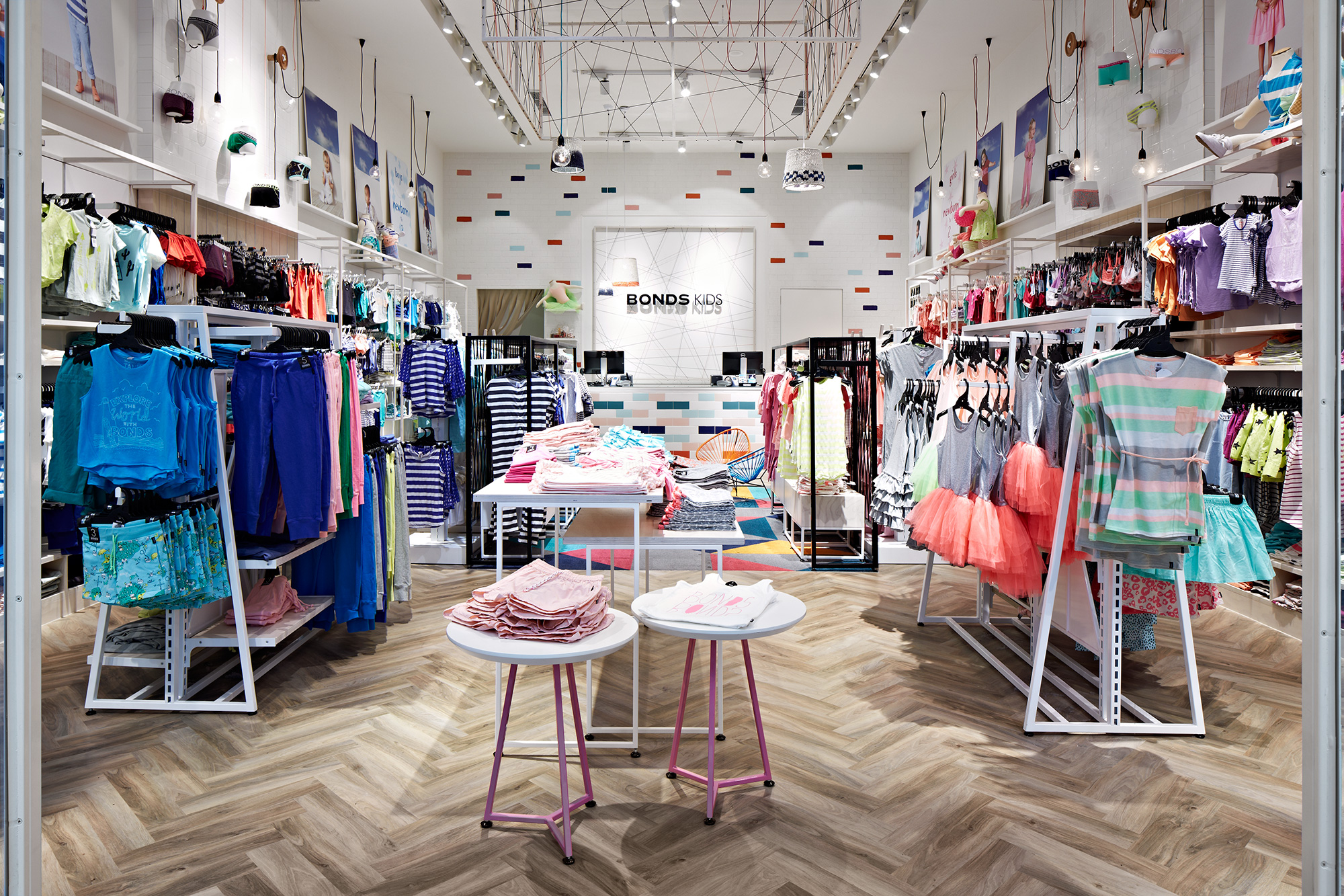 現(xiàn)代時(shí)尚童裝店裝修設(shè)計(jì)-第3張圖片-上海古都建筑設(shè)計(jì)集團(tuán) 現(xiàn)代時(shí)尚童裝店裝修設(shè)計(jì)-第3張圖片-上海古都建筑設(shè)計(jì)集團(tuán)