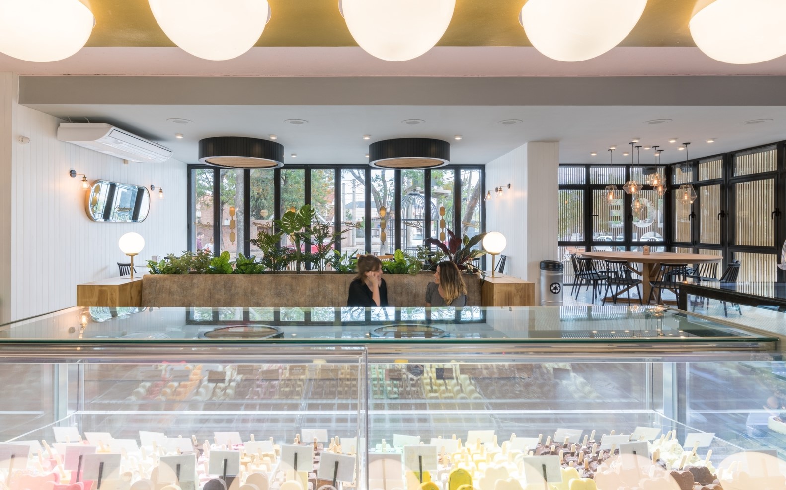 簡潔明了冰淇淋蛋糕店裝修設計-第5張圖片-上海古都建筑設計集團 簡潔明了冰淇淋蛋糕店裝修設計-第5張圖片-上海古都建筑設計集團