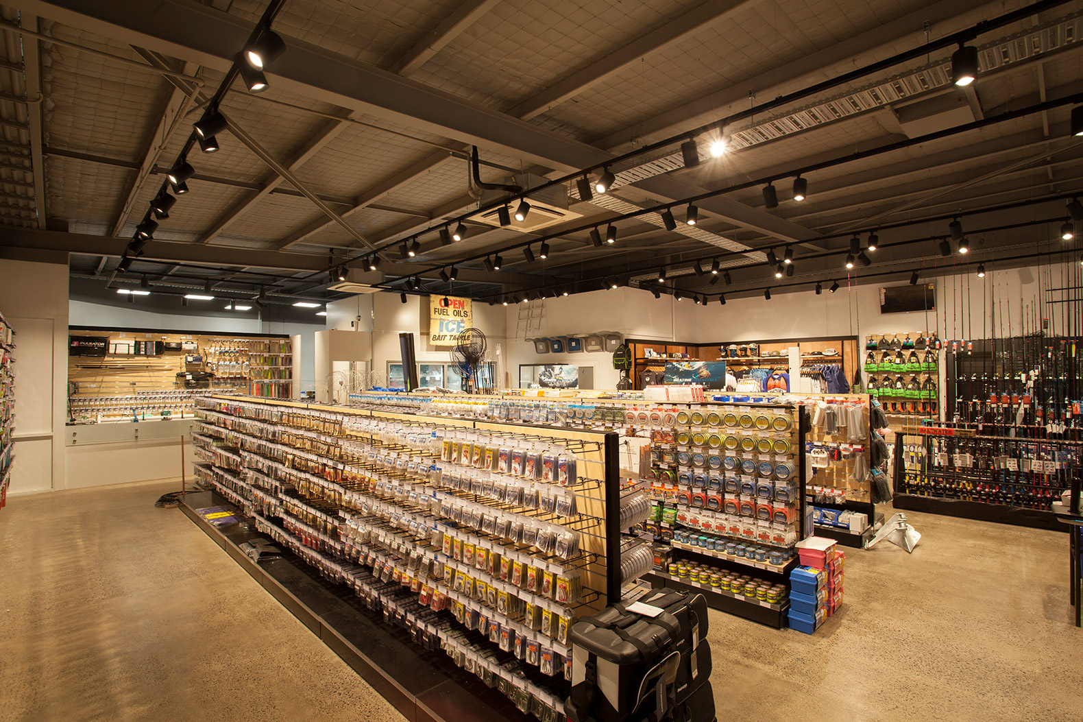 原木工業風漁具店裝修設計-第1張圖片-上海古都建筑設計集團 原木工業風漁具店裝修設計-第1張圖片-上海古都建筑設計集團