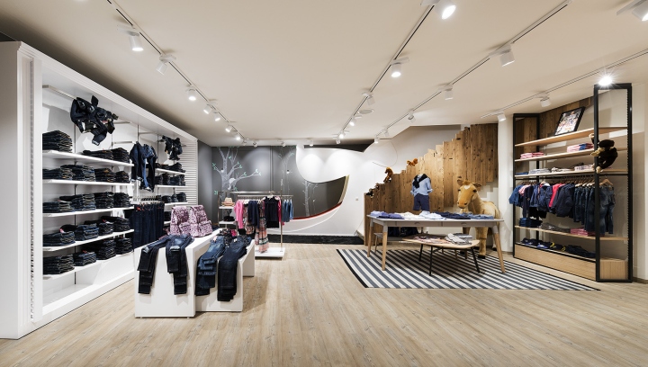 簡約時尚童裝店裝修設計-第3張圖片-上海古都建筑設計集團 簡約時尚童裝店裝修設計-第3張圖片-上海古都建筑設計集團