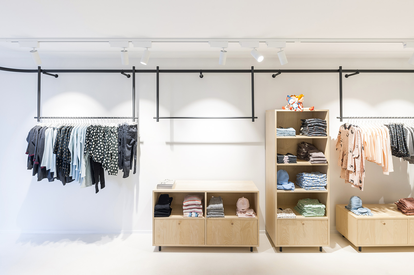 白色簡約風格服裝店裝修設計-第1張圖片-上海古都建筑設計集團 白色簡約風格服裝店裝修設計-第1張圖片-上海古都建筑設計集團