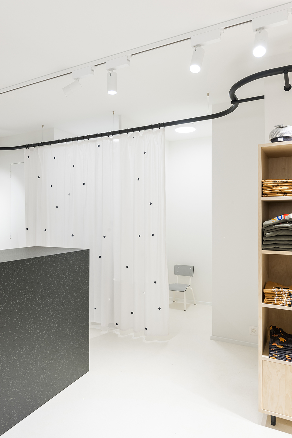 白色簡約風格服裝店裝修設計-第2張圖片-上海古都建筑設計集團 白色簡約風格服裝店裝修設計-第2張圖片-上海古都建筑設計集團