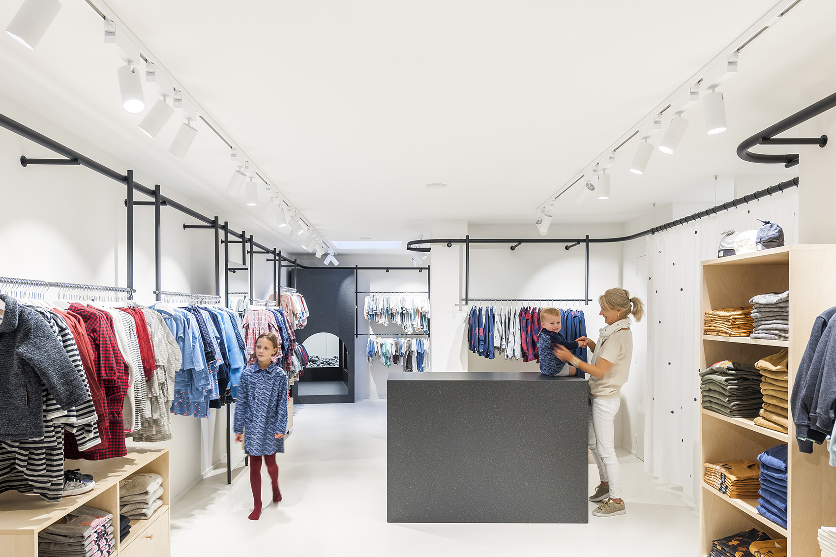 白色簡約風格服裝店裝修設計-第3張圖片-上海古都建筑設計集團 白色簡約風格服裝店裝修設計-第3張圖片-上海古都建筑設計集團