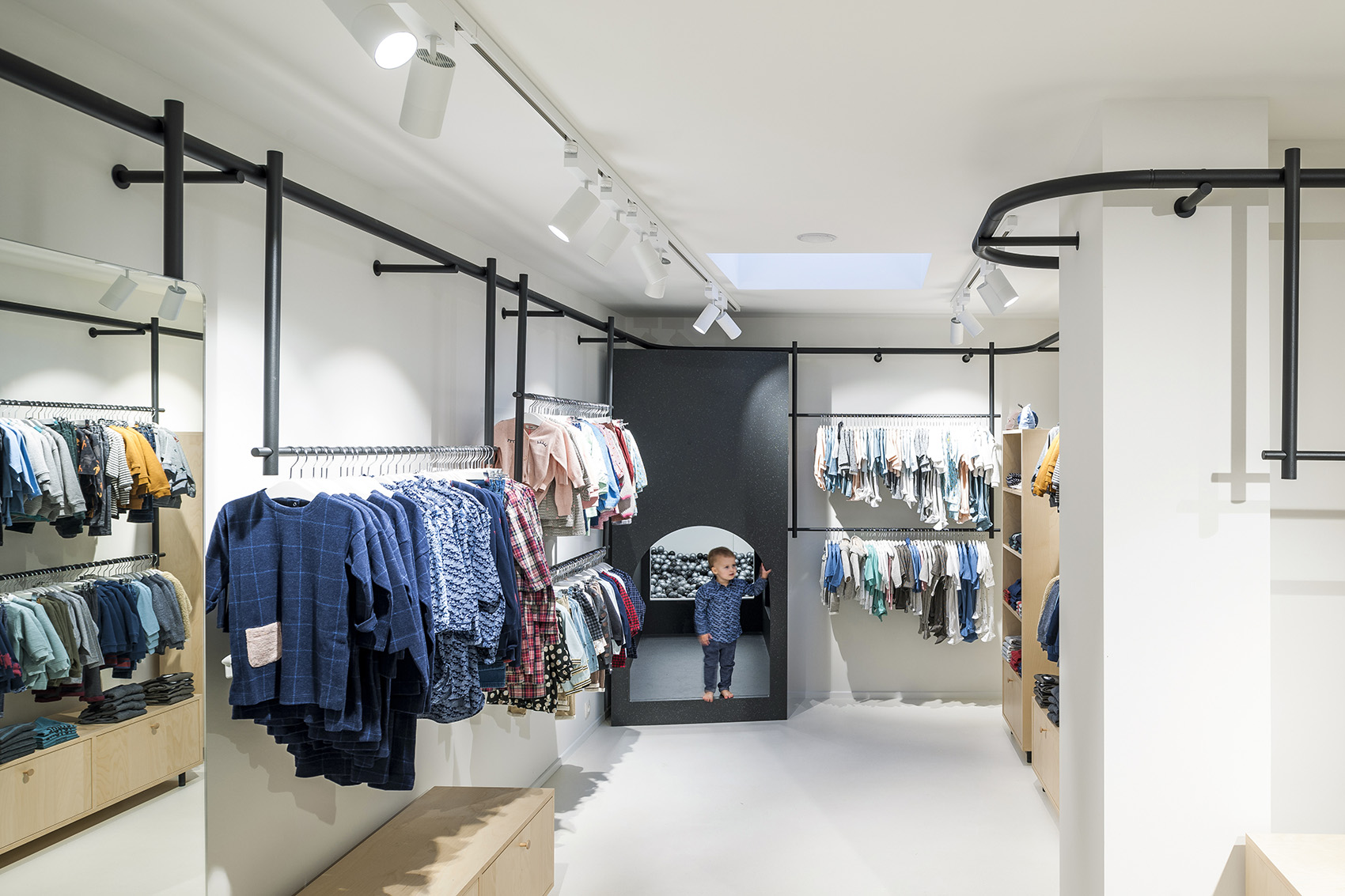 白色簡約風格服裝店裝修設計-第4張圖片-上海古都建筑設計集團 白色簡約風格服裝店裝修設計-第4張圖片-上海古都建筑設計集團