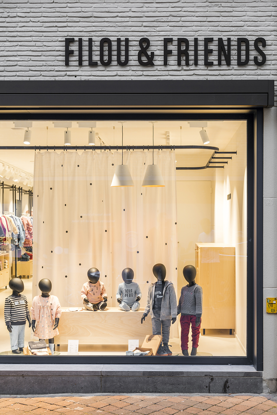 白色簡約風格服裝店裝修設計-第6張圖片-上海古都建筑設計集團 白色簡約風格服裝店裝修設計-第6張圖片-上海古都建筑設計集團