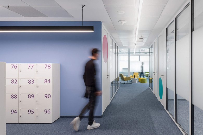 1000㎡生物公司辦公空間設(shè)計(jì)布局-第4張圖片-上海古都建筑設(shè)計(jì)集團(tuán) 1000㎡生物公司辦公空間設(shè)計(jì)布局-第4張圖片-上海古都建筑設(shè)計(jì)集團(tuán)